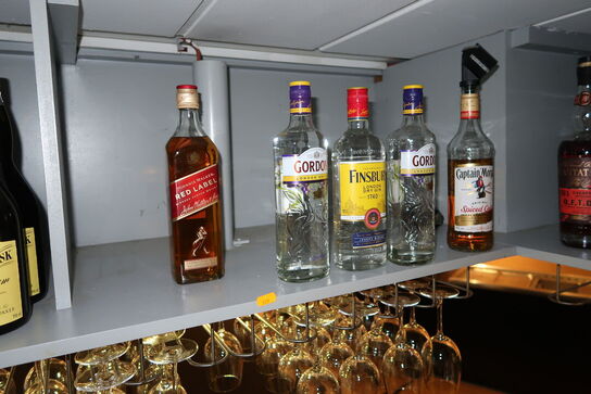 Ca. 50 flasker spiritus (nogle kan være åbne)