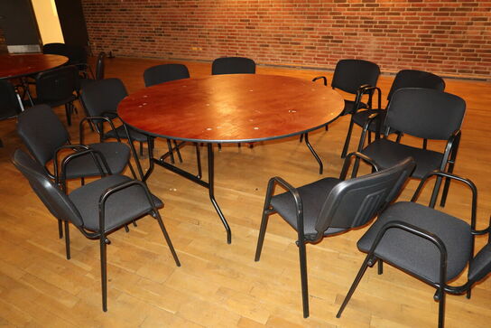 Foldebord med 10 stk. stabelstole