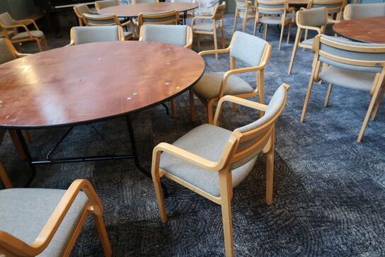 Klapbord med 8 stk. spisebordsstole