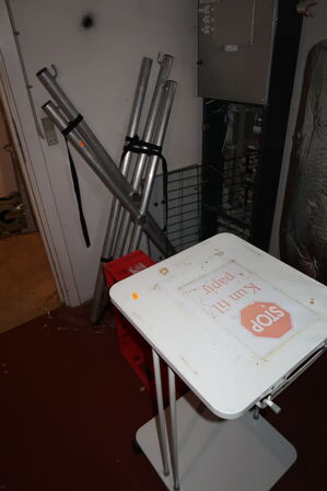 Skraldespandsstativ, juletræsfødder m.m.