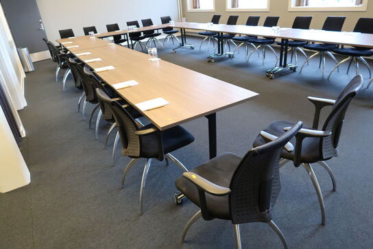 3 stk. klapborde med 8 stk. mødestole HÅG H05 Visit