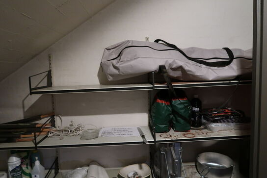 Div. Julepynt, grillstarter, havestole (grill weber medfølger ikke)