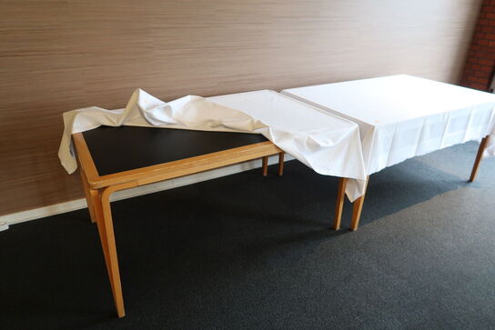 2 stk. borde MAGNUS OLESEN