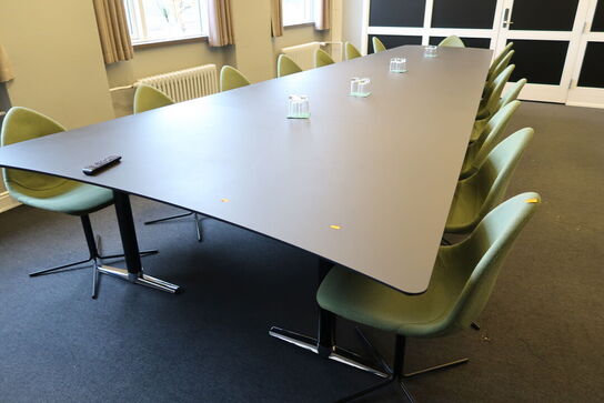 Mødebord med 15 stk. mødestole