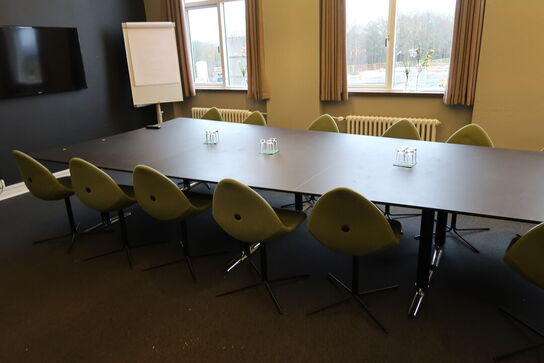 Mødebord med 15 stk. mødestole