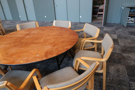 Klapbord med 8 stk. spisebordsstole