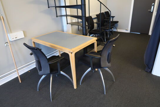 Bord MAGNUS OLESEN med 6 stk. mødestole HÅG H05 Visit