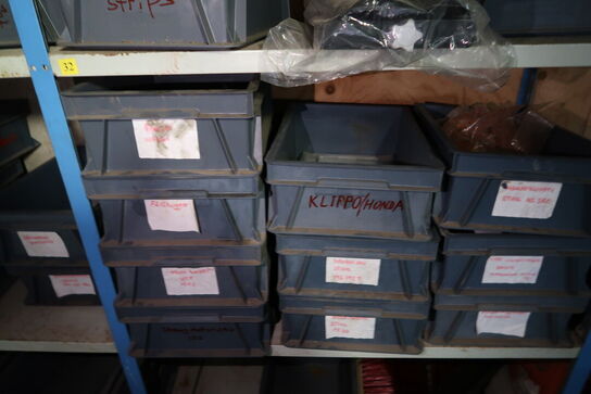 Lagerreoler med div. Værktøj og reservedele