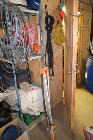 Stativ til laser samt forlængerledninger