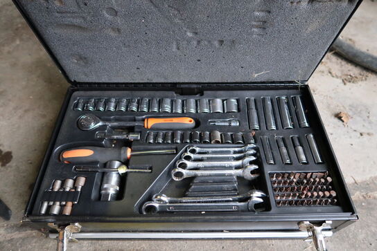 Værktøjssæt samt skruetrækkersæt