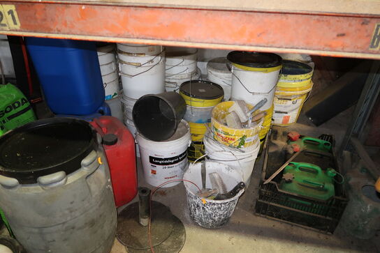 Div. Varelager og værktøj på pallereol (læs beskrivelse)