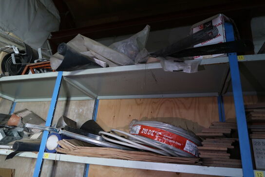 Lagerreoler med div. Værktøj og reservedele