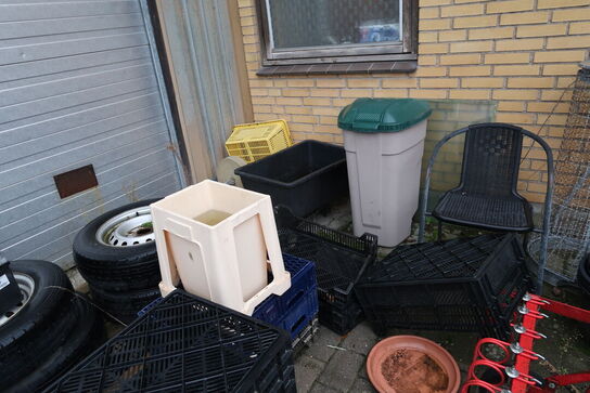 Div. Spande, plastikkasser, skraldespand m.m.