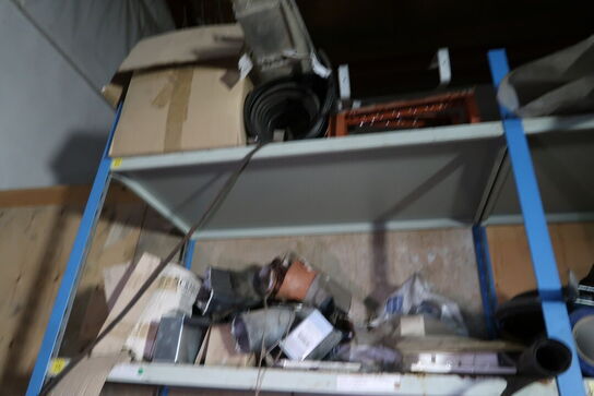 Lagerreoler med div. Værktøj og reservedele