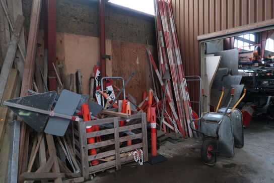 Div. Afspærringsstolper, skilte m.m.