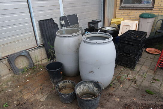 Div. Spande, plastikkasser, skraldespand m.m.