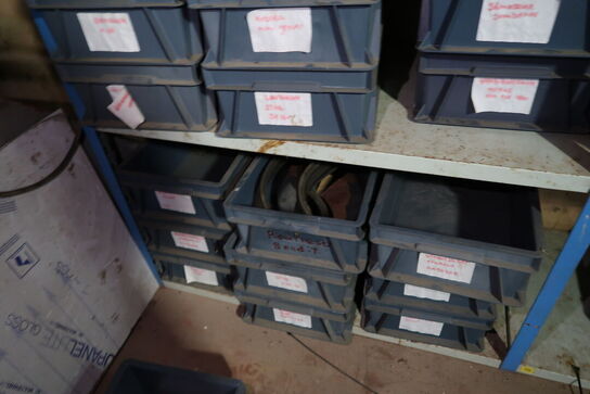 Lagerreoler med div. Værktøj og reservedele