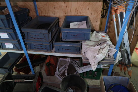 Lagerreoler med div. Værktøj og reservedele