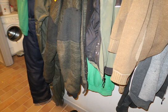 Div. Arbejdstøj, sko samt bænke