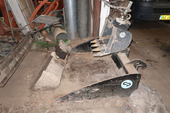 Minigraver KUBOTA KX019-4 med ekstra skovlsæt m.m.