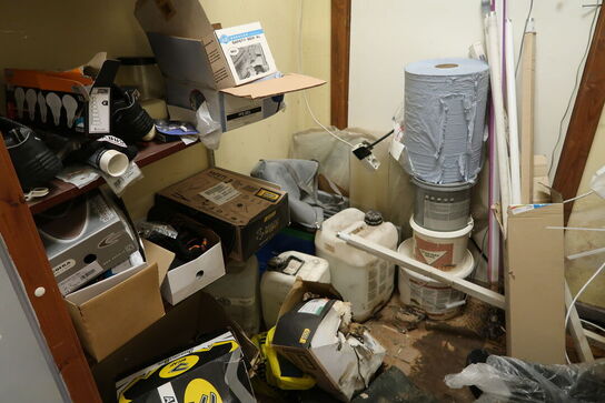 Rum med div. Værktøj, reservedele, sikkerhedssko m.m.(hilti værktøj medfølger ikke)