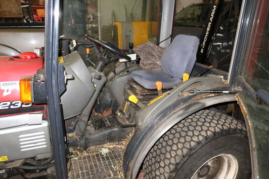 Kompakt traktor YANMAR EF 235 H