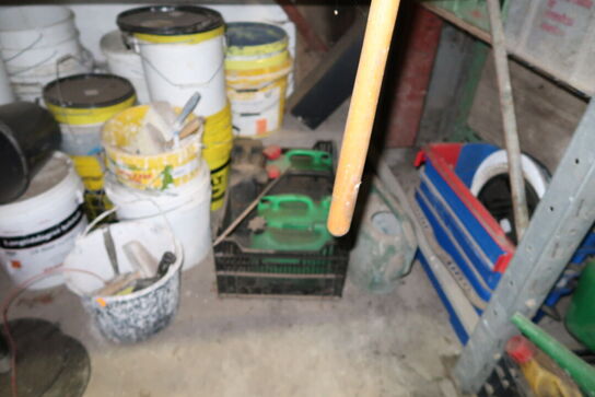 Div. Varelager og værktøj på pallereol (læs beskrivelse)