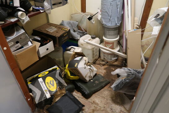 Rum med div. Værktøj, reservedele, sikkerhedssko m.m.(hilti værktøj medfølger ikke)