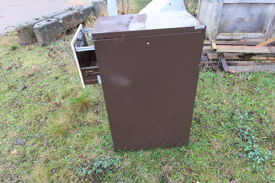 Omklædningsskab samt arkivskab