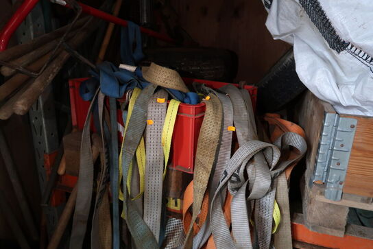 Palle med løftestroppe og spændestroppe m.m.