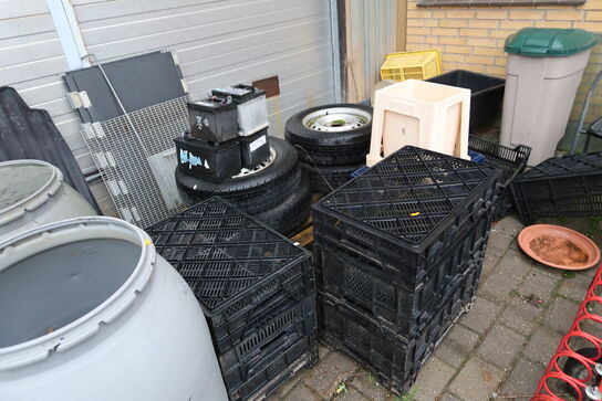 Div. Spande, plastikkasser, skraldespand m.m.