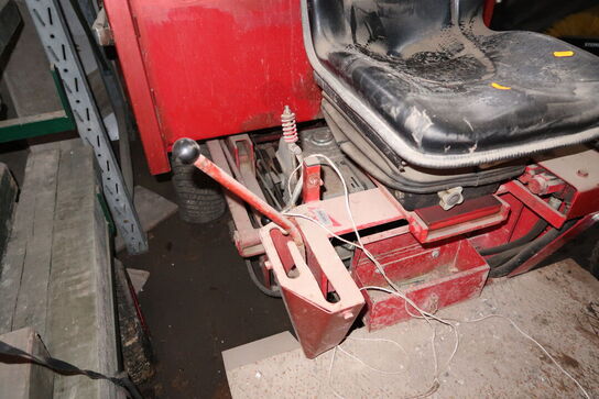 Kirkegårdstruck HTF MINILAST 411 S