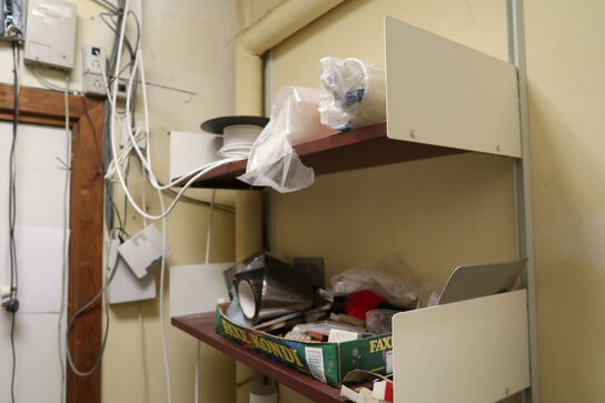 Rum med div. Værktøj, reservedele, sikkerhedssko m.m.(hilti værktøj medfølger ikke)