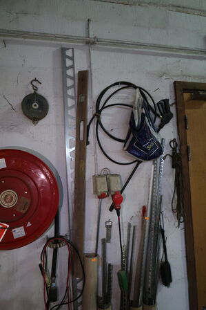 Skraldespand, spand, div. Værktøj m.m.