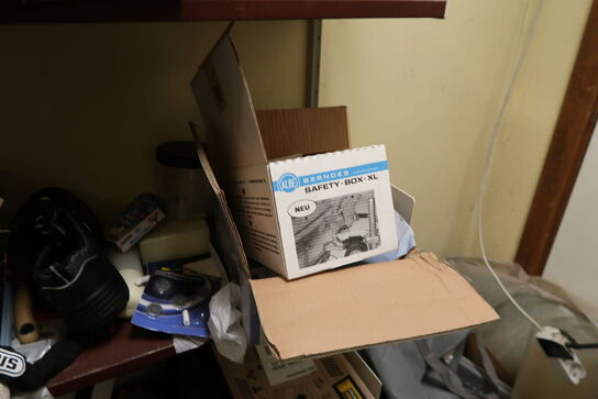 Rum med div. Værktøj, reservedele, sikkerhedssko m.m.(hilti værktøj medfølger ikke)