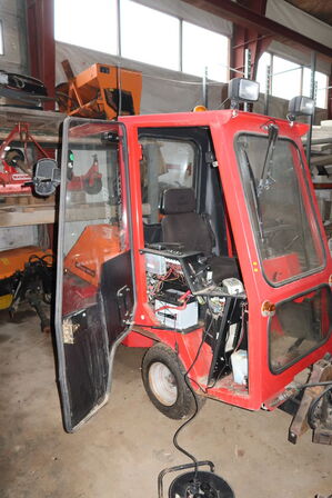 Redskabsbærer LOMBARDINI HTF BOXER 927 med sneplov, saltspreder