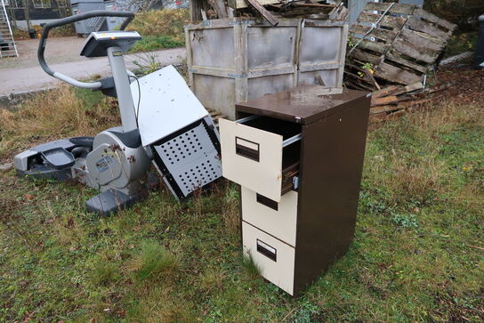 Omklædningsskab samt arkivskab