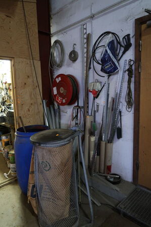 Skraldespand, spand, div. Værktøj m.m.