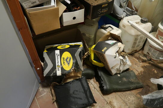 Rum med div. Værktøj, reservedele, sikkerhedssko m.m.(hilti værktøj medfølger ikke)