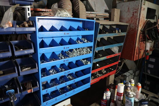 Arbejdsbord med værktøjstavle, div. Værktøj m.m.