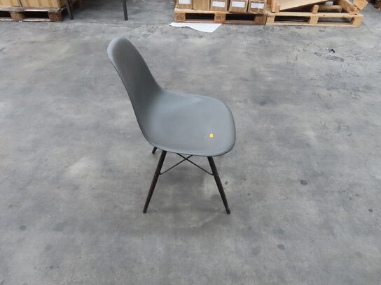 Stol VITRA EAMES