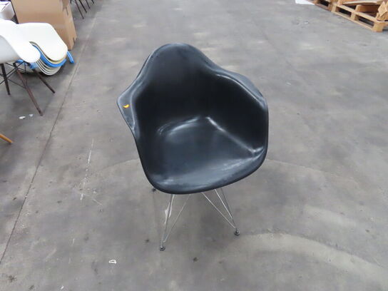 Stol VITRA EAMES
