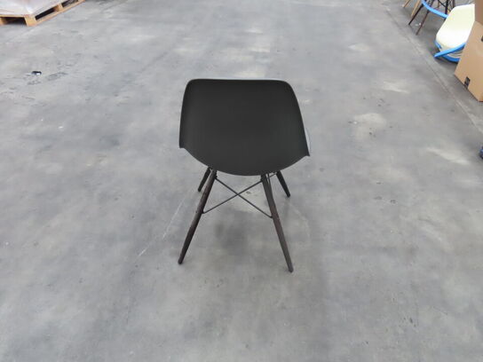 Stol VITRA EAMES