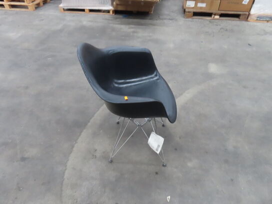Stol VITRA EAMES