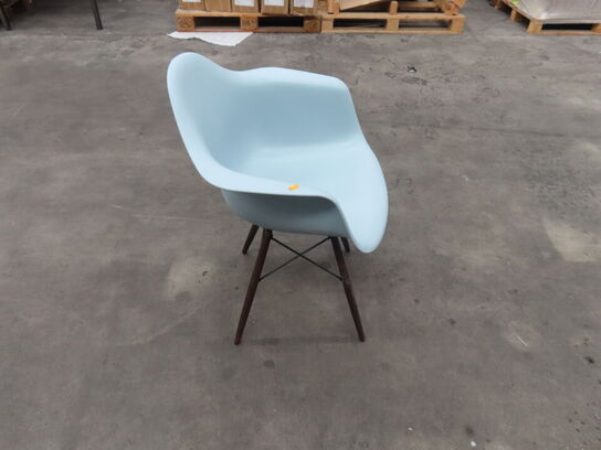 Stol VITRA EAMES