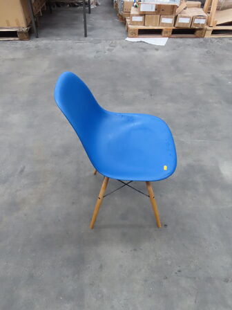 Stol VITRA EAMES
