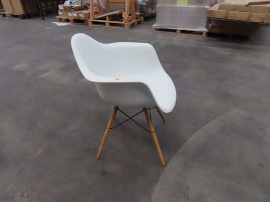 Stol VITRA EAMES