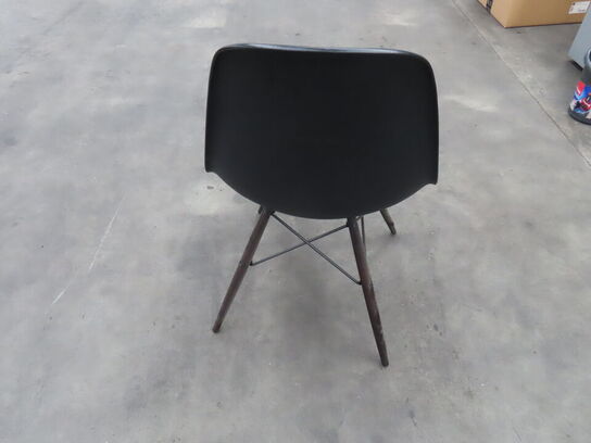 Stol VITRA EAMES