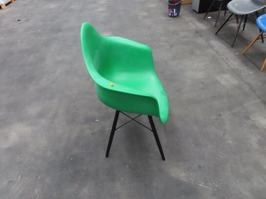 Stol VITRA EAMES