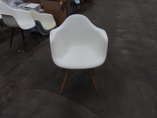 Stol VITRA EAMES